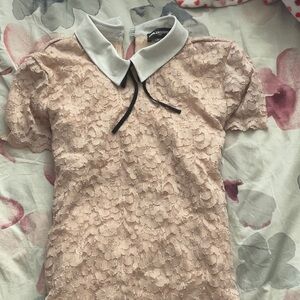 Women's Top with White Collar